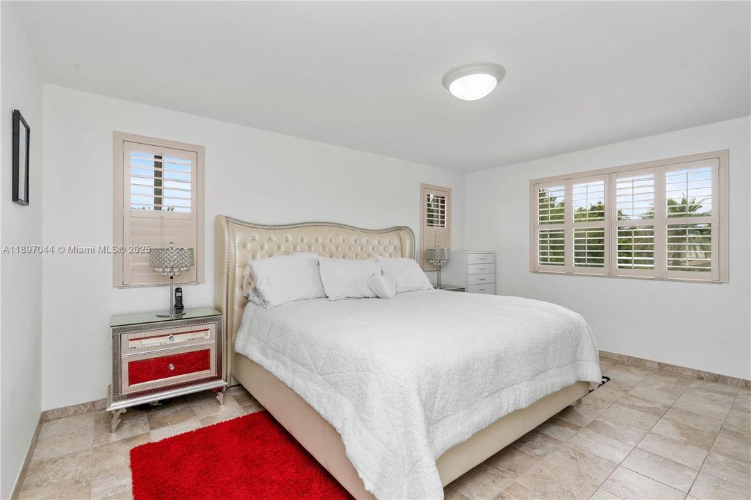 For Sale: $949,000 (5 beds, 3 baths, 2592 Square Feet)