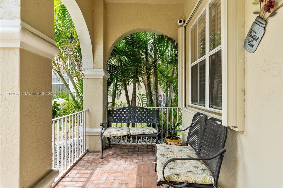 For Sale: $949,000 (5 beds, 3 baths, 2592 Square Feet)