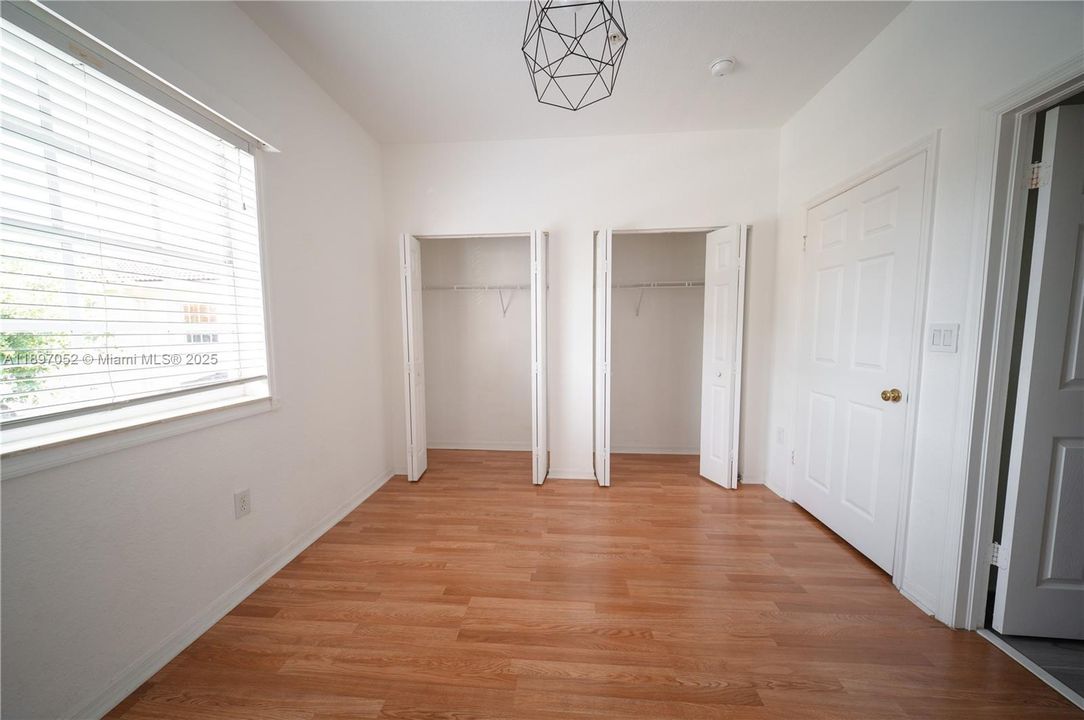 Active With Contract: $2,699 (2 beds, 2 baths, 1150 Square Feet)