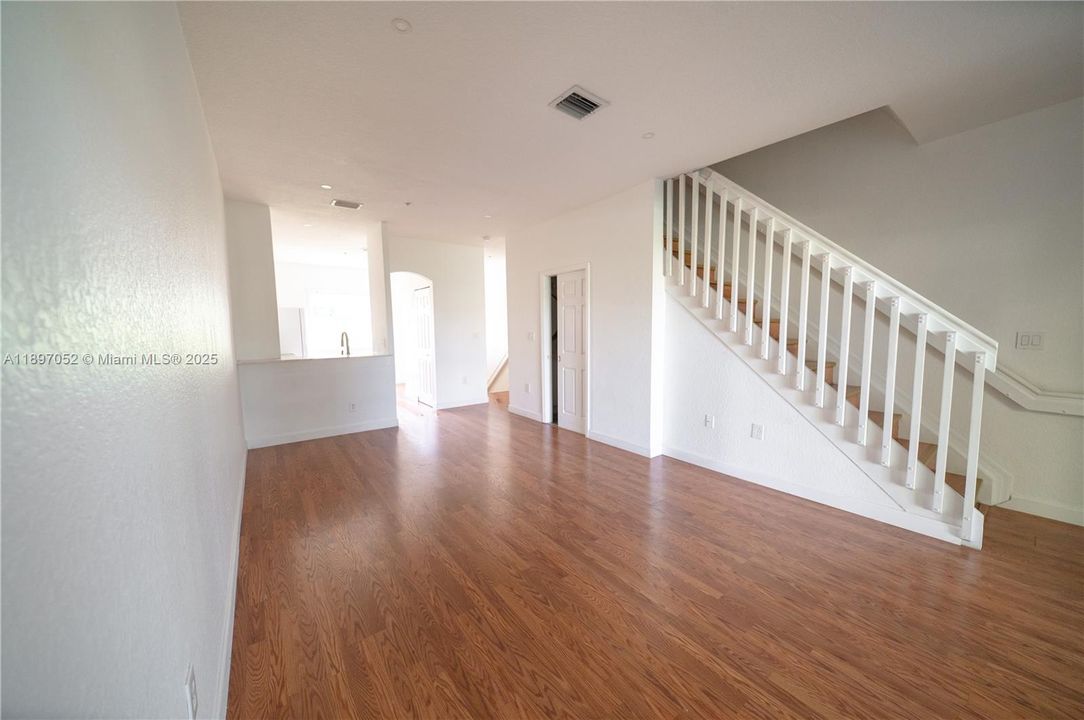 Active With Contract: $2,699 (2 beds, 2 baths, 1150 Square Feet)