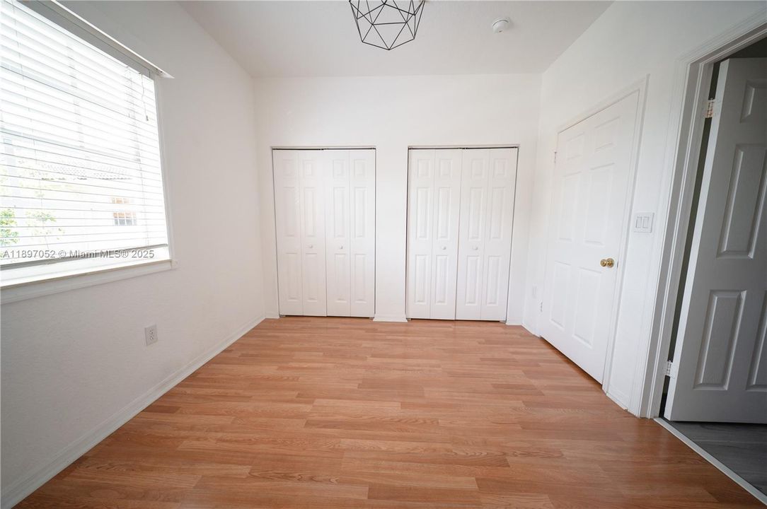 Active With Contract: $2,699 (2 beds, 2 baths, 1150 Square Feet)