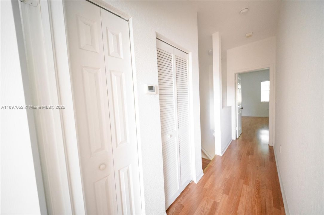 Active With Contract: $2,699 (2 beds, 2 baths, 1150 Square Feet)