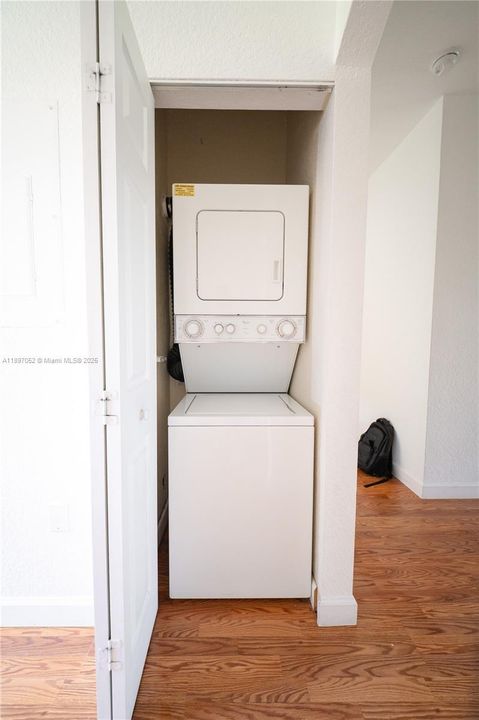 Active With Contract: $2,699 (2 beds, 2 baths, 1150 Square Feet)