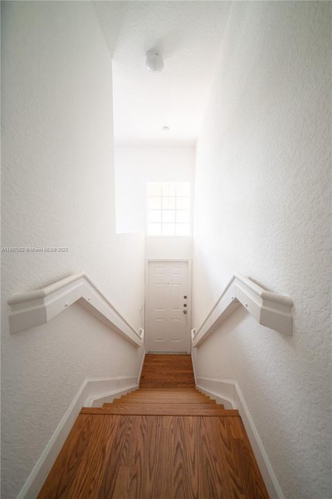 Active With Contract: $2,699 (2 beds, 2 baths, 1150 Square Feet)