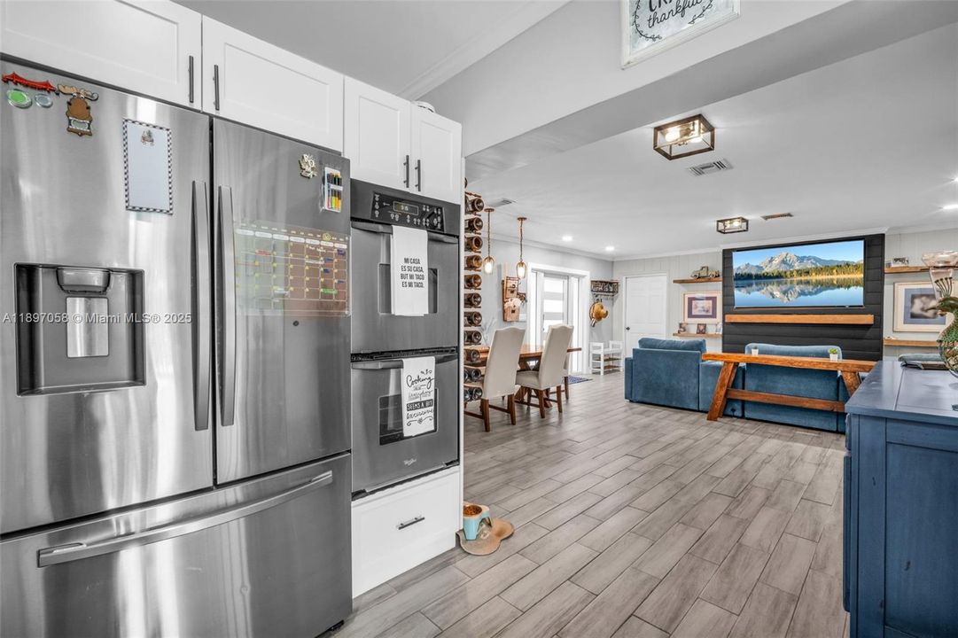 Под контрактом: $799,000 (3 спален, 2 ванн, 1608 Квадратных фут)