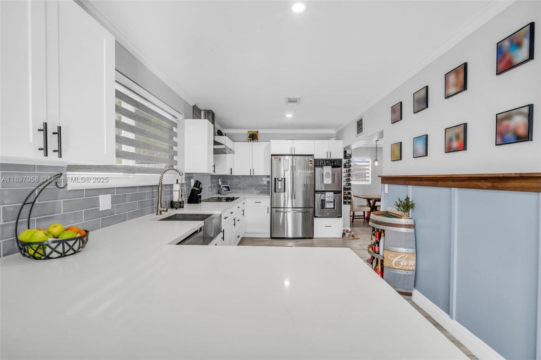 Под контрактом: $799,000 (3 спален, 2 ванн, 1608 Квадратных фут)