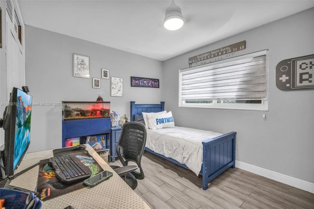 Под контрактом: $799,000 (3 спален, 2 ванн, 1608 Квадратных фут)