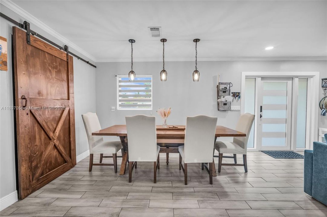 Под контрактом: $799,000 (3 спален, 2 ванн, 1608 Квадратных фут)