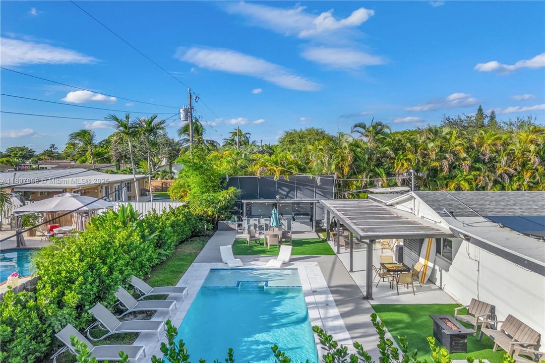 Под контрактом: $799,000 (3 спален, 2 ванн, 1608 Квадратных фут)