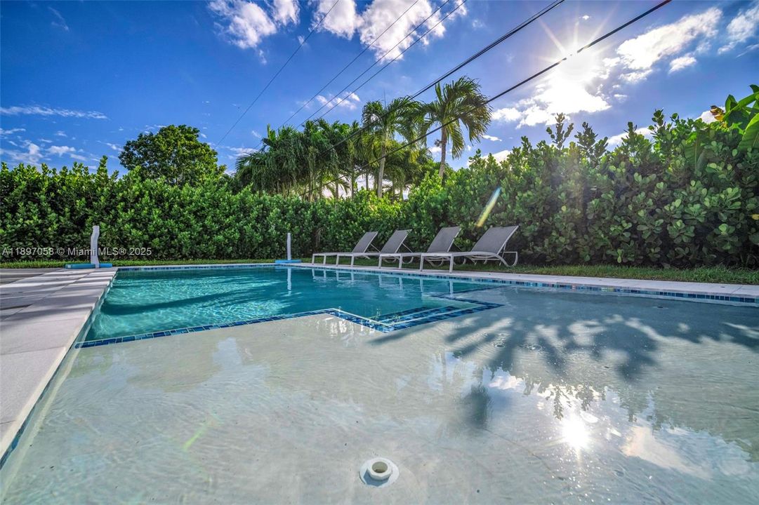 Под контрактом: $799,000 (3 спален, 2 ванн, 1608 Квадратных фут)