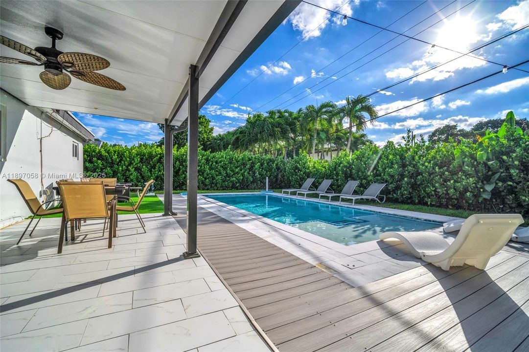 Под контрактом: $799,000 (3 спален, 2 ванн, 1608 Квадратных фут)