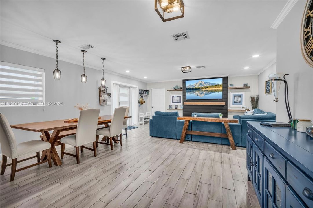 Под контрактом: $799,000 (3 спален, 2 ванн, 1608 Квадратных фут)