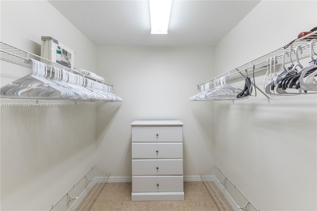 For Rent: $5,800 (2 beds, 2 baths, 1238 Square Feet)