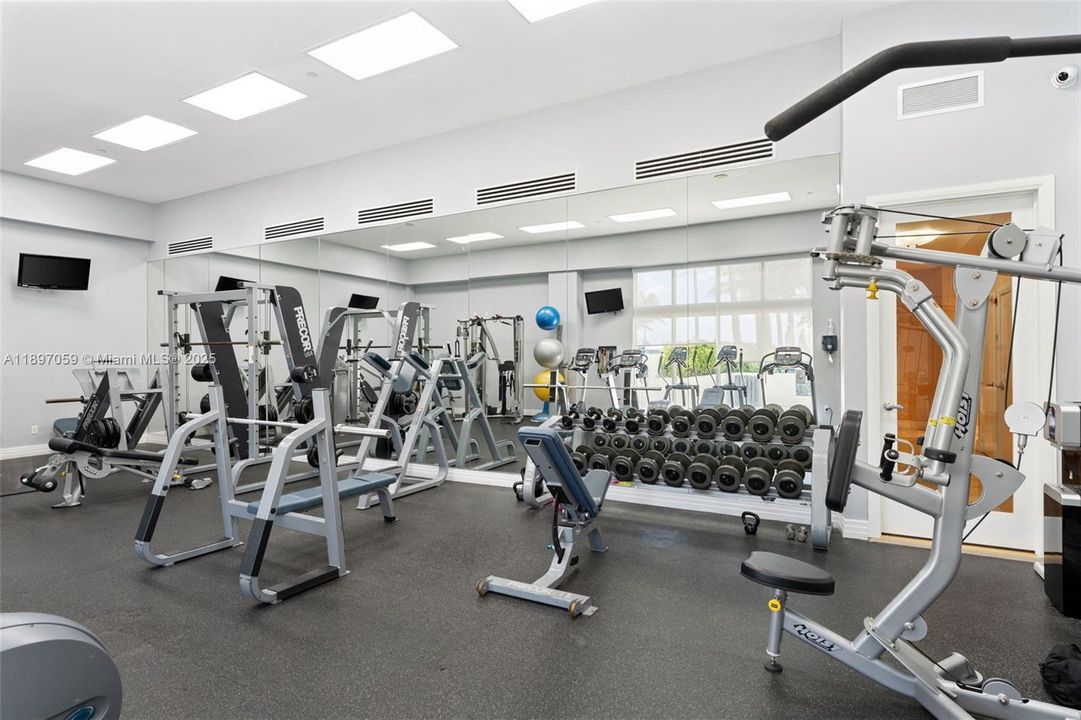 For Rent: $5,800 (2 beds, 2 baths, 1238 Square Feet)