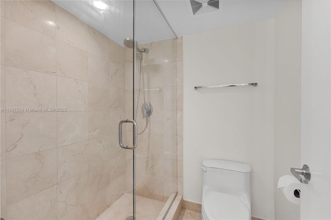 For Rent: $5,800 (2 beds, 2 baths, 1238 Square Feet)