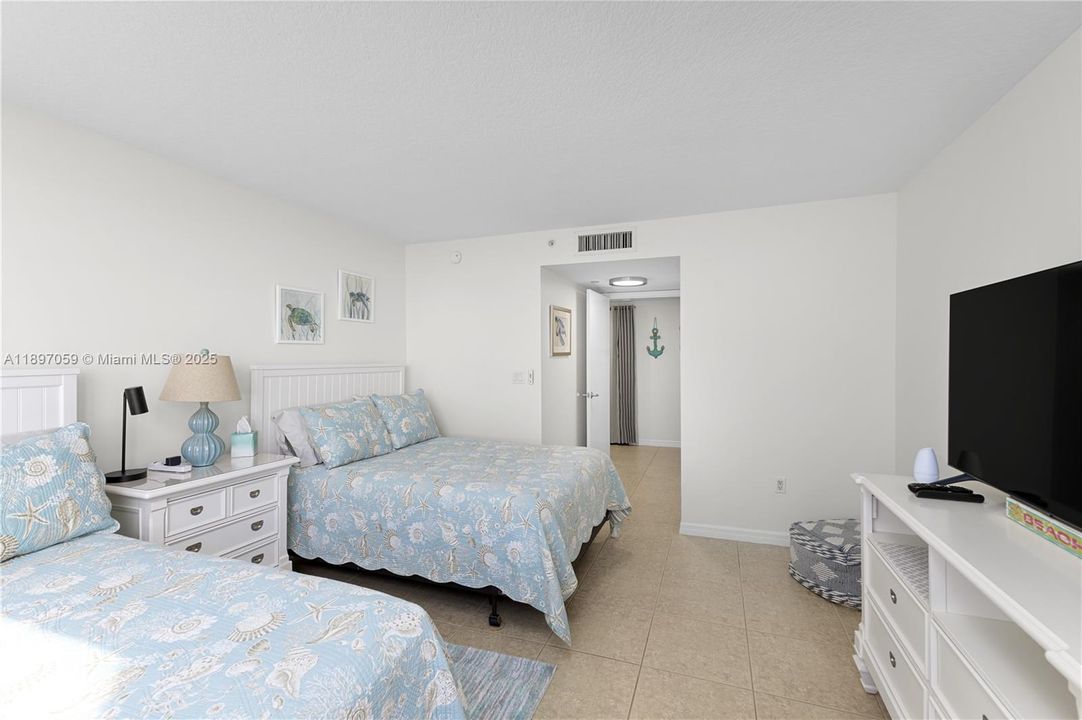 For Rent: $5,800 (2 beds, 2 baths, 1238 Square Feet)