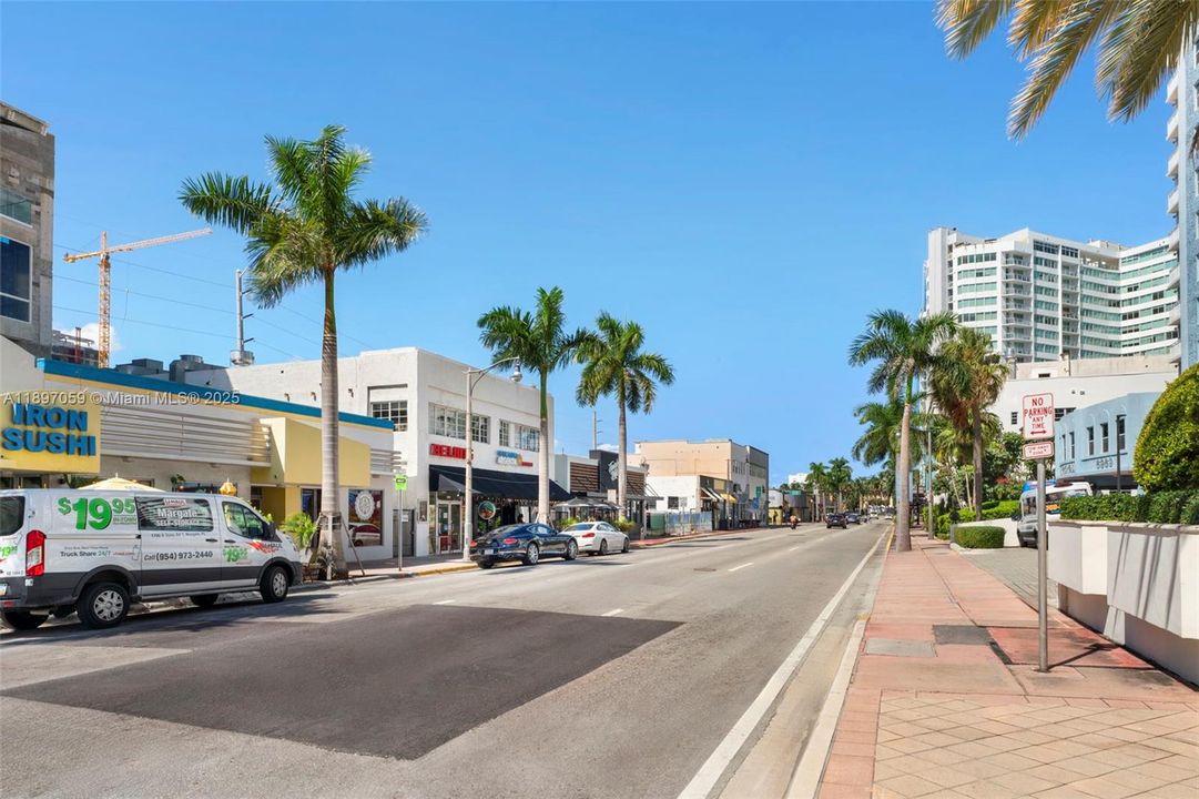 For Rent: $5,800 (2 beds, 2 baths, 1238 Square Feet)