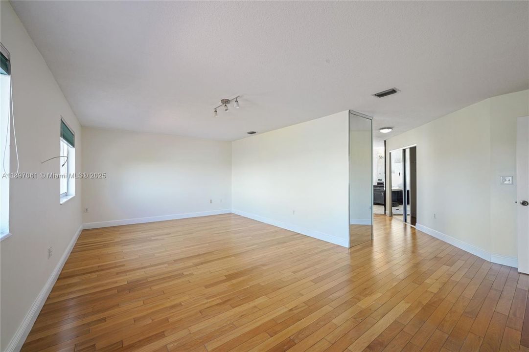 В аренду: $4,190 (4 спален, 2 ванн, 2728 Квадратных фут)