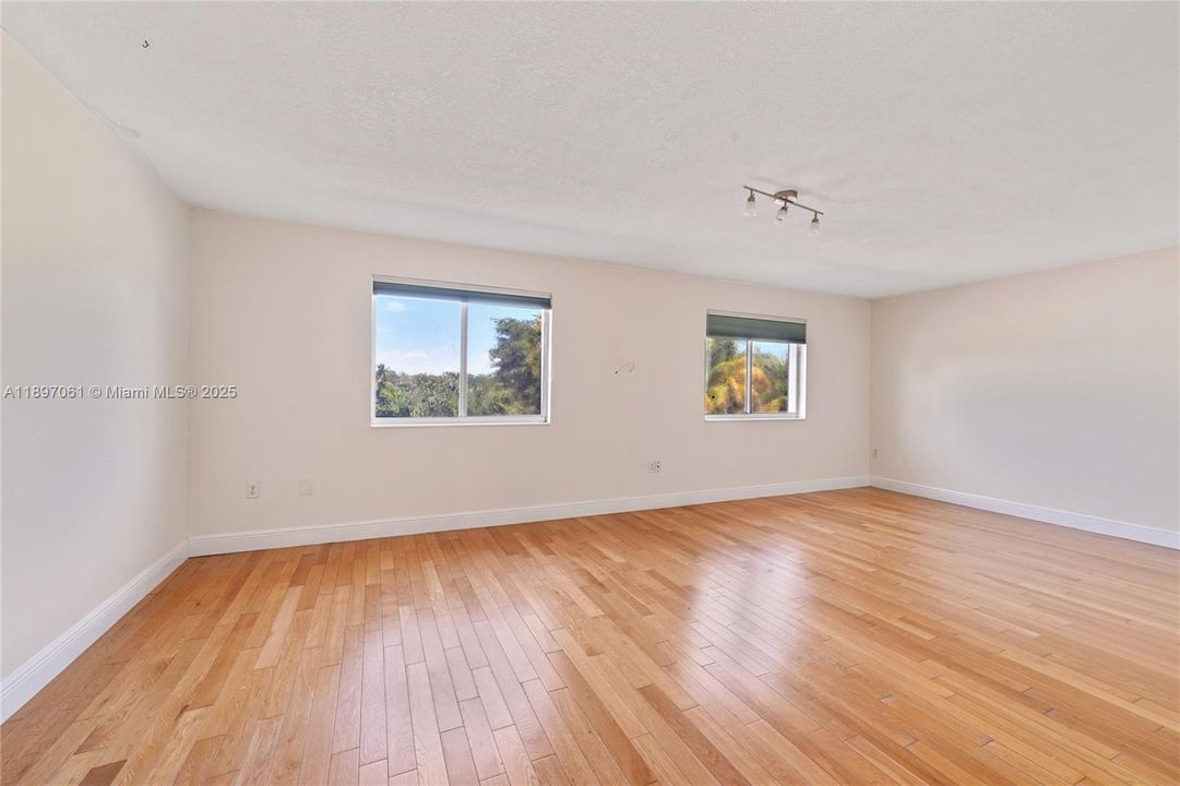 В аренду: $4,190 (4 спален, 2 ванн, 2728 Квадратных фут)