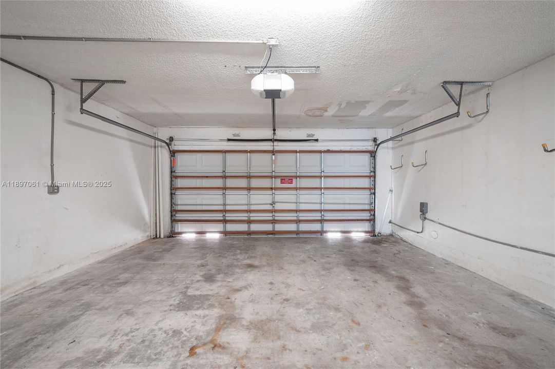 В аренду: $4,190 (4 спален, 2 ванн, 2728 Квадратных фут)