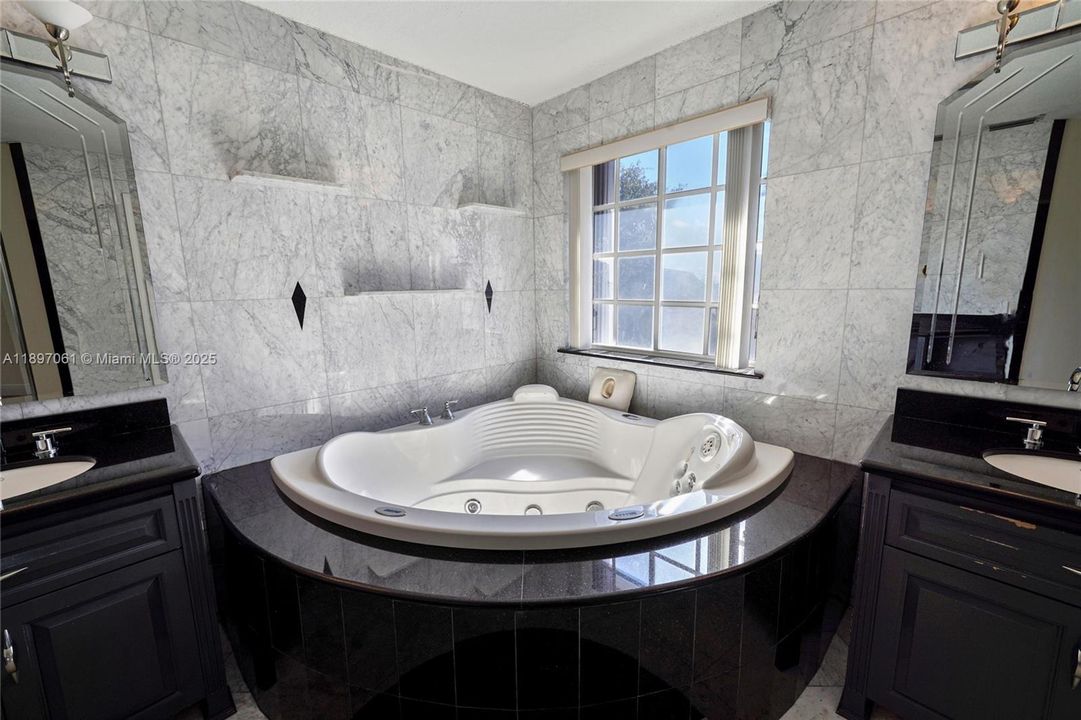 В аренду: $4,190 (4 спален, 2 ванн, 2728 Квадратных фут)