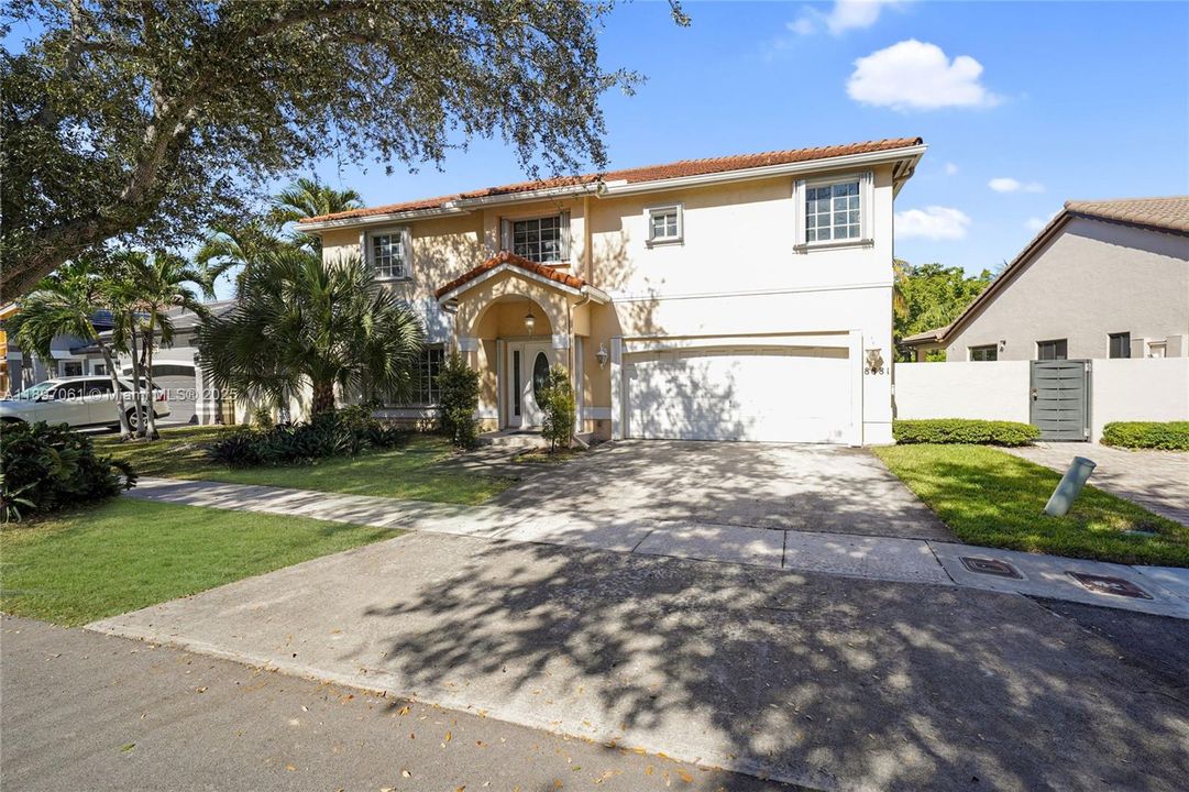 В аренду: $4,190 (4 спален, 2 ванн, 2728 Квадратных фут)