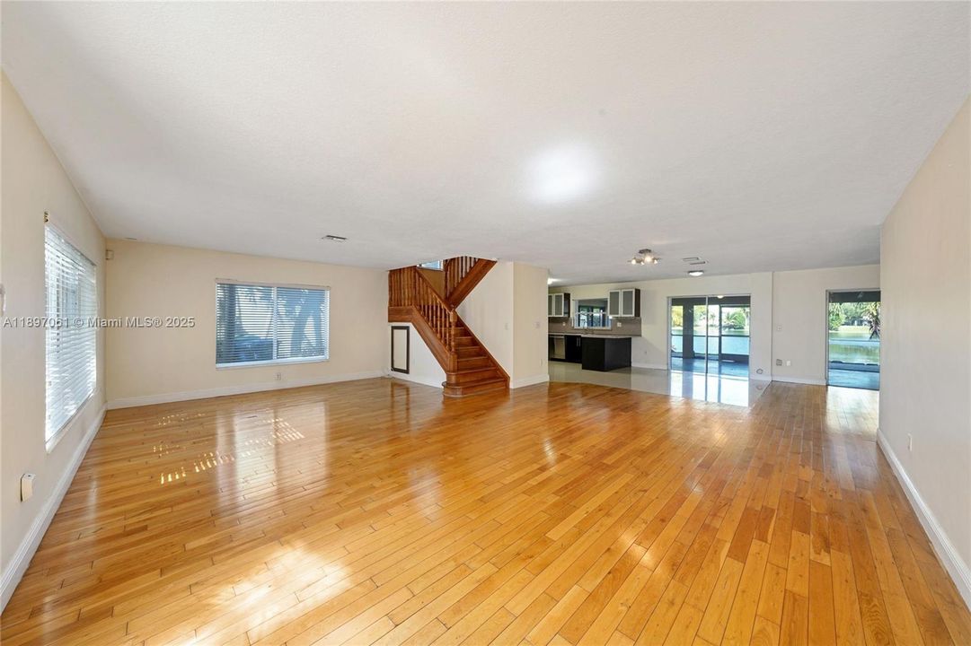 В аренду: $4,190 (4 спален, 2 ванн, 2728 Квадратных фут)