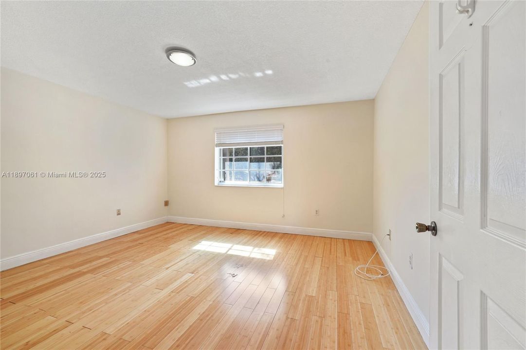 В аренду: $4,190 (4 спален, 2 ванн, 2728 Квадратных фут)