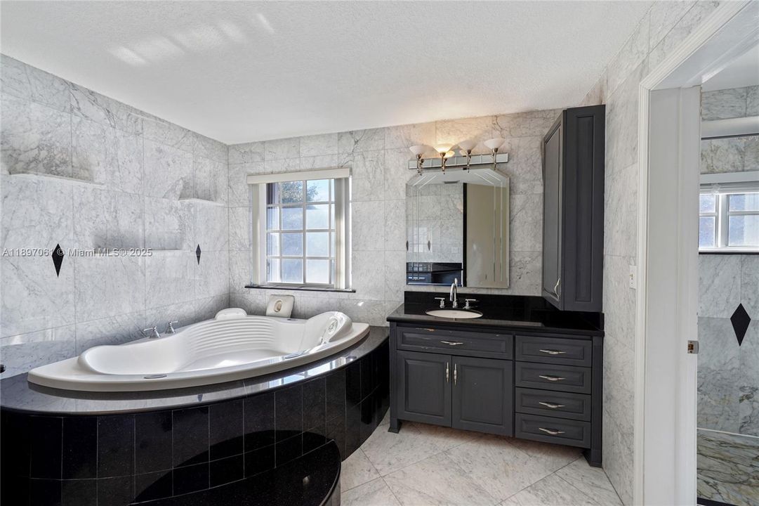 В аренду: $4,190 (4 спален, 2 ванн, 2728 Квадратных фут)