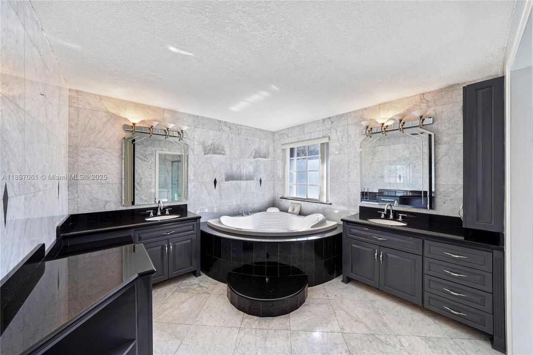 В аренду: $4,190 (4 спален, 2 ванн, 2728 Квадратных фут)