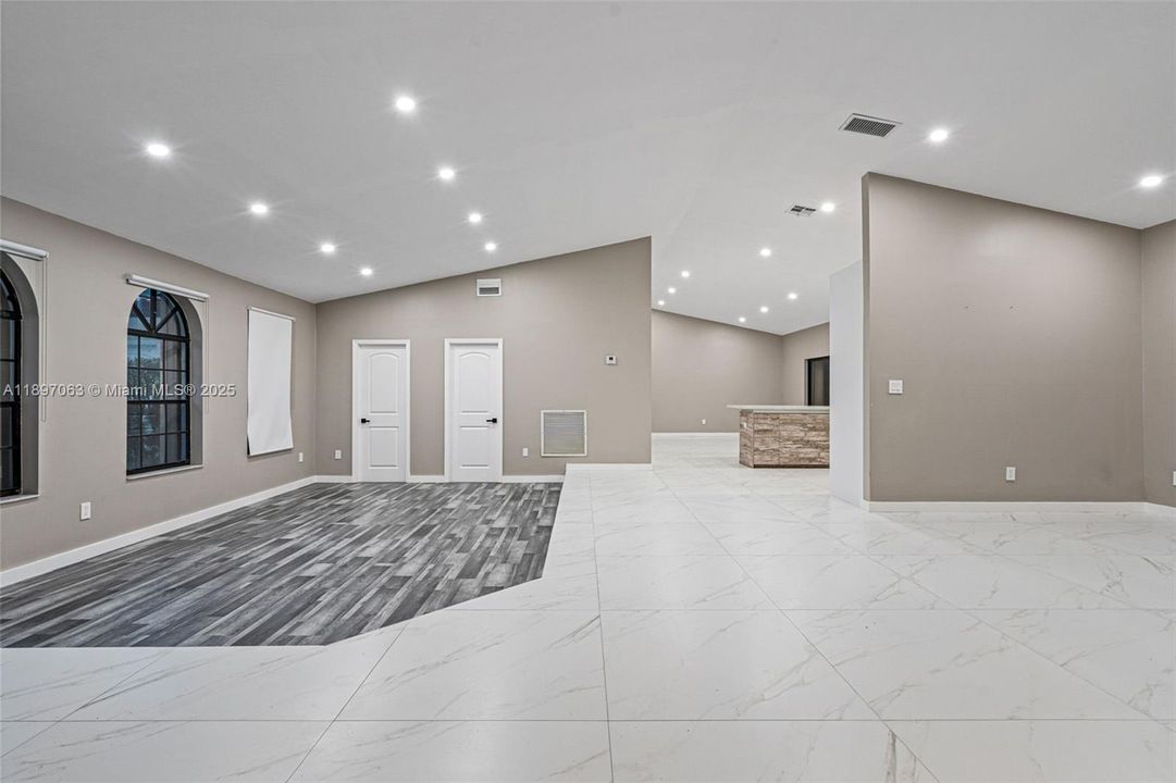 For Sale: $899,900 (3 beds, 3 baths, 1939 Square Feet)