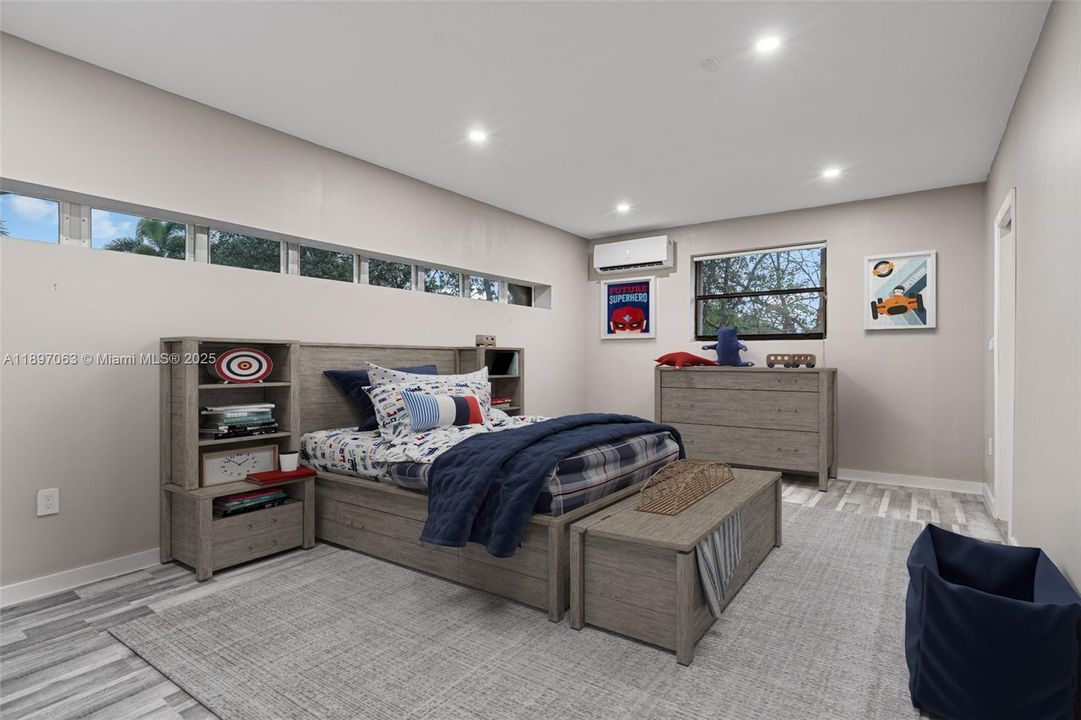 For Sale: $899,900 (3 beds, 3 baths, 1939 Square Feet)