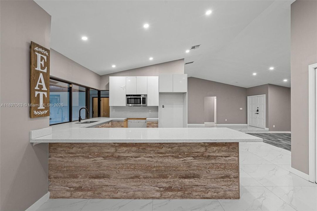 For Sale: $899,900 (3 beds, 3 baths, 1939 Square Feet)