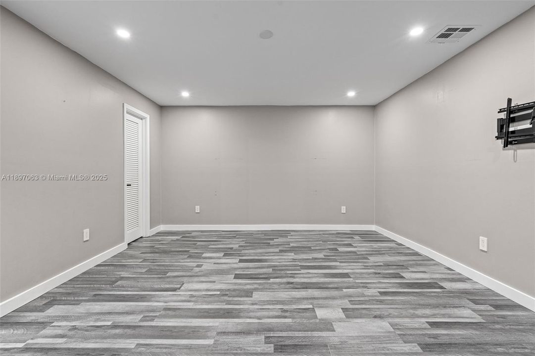 For Sale: $899,900 (3 beds, 3 baths, 1939 Square Feet)