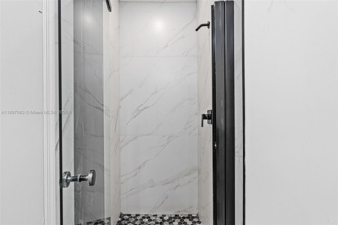 For Sale: $899,900 (3 beds, 3 baths, 1939 Square Feet)