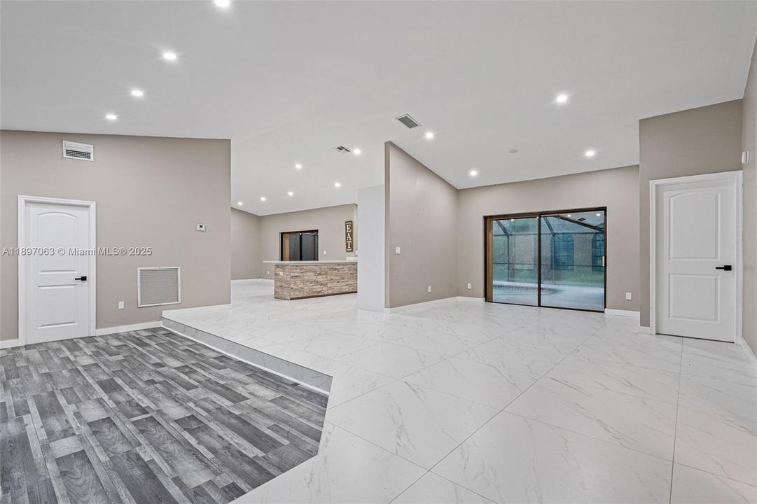 For Sale: $899,900 (3 beds, 3 baths, 1939 Square Feet)