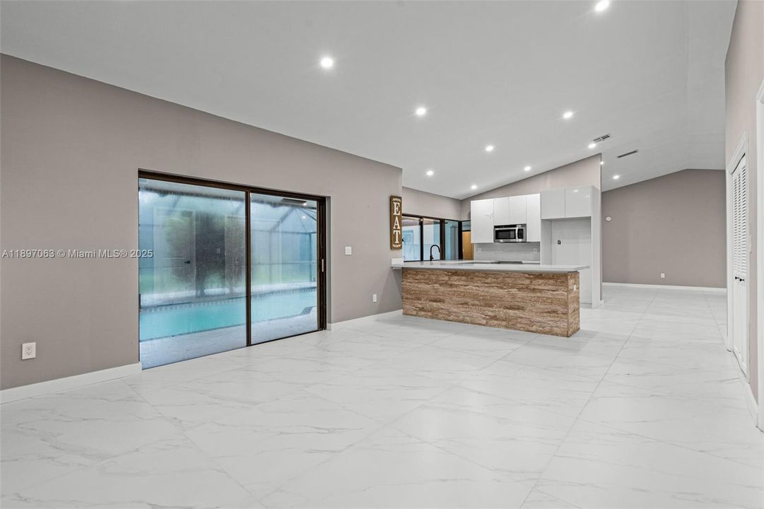 For Sale: $899,900 (3 beds, 3 baths, 1939 Square Feet)