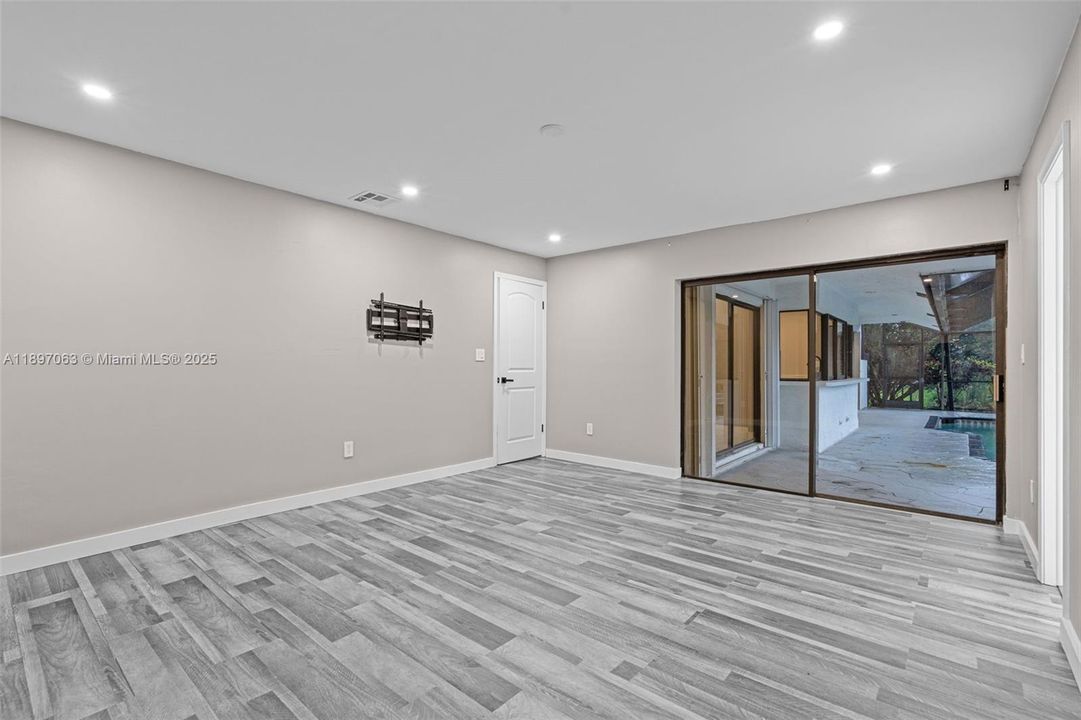 For Sale: $899,900 (3 beds, 3 baths, 1939 Square Feet)