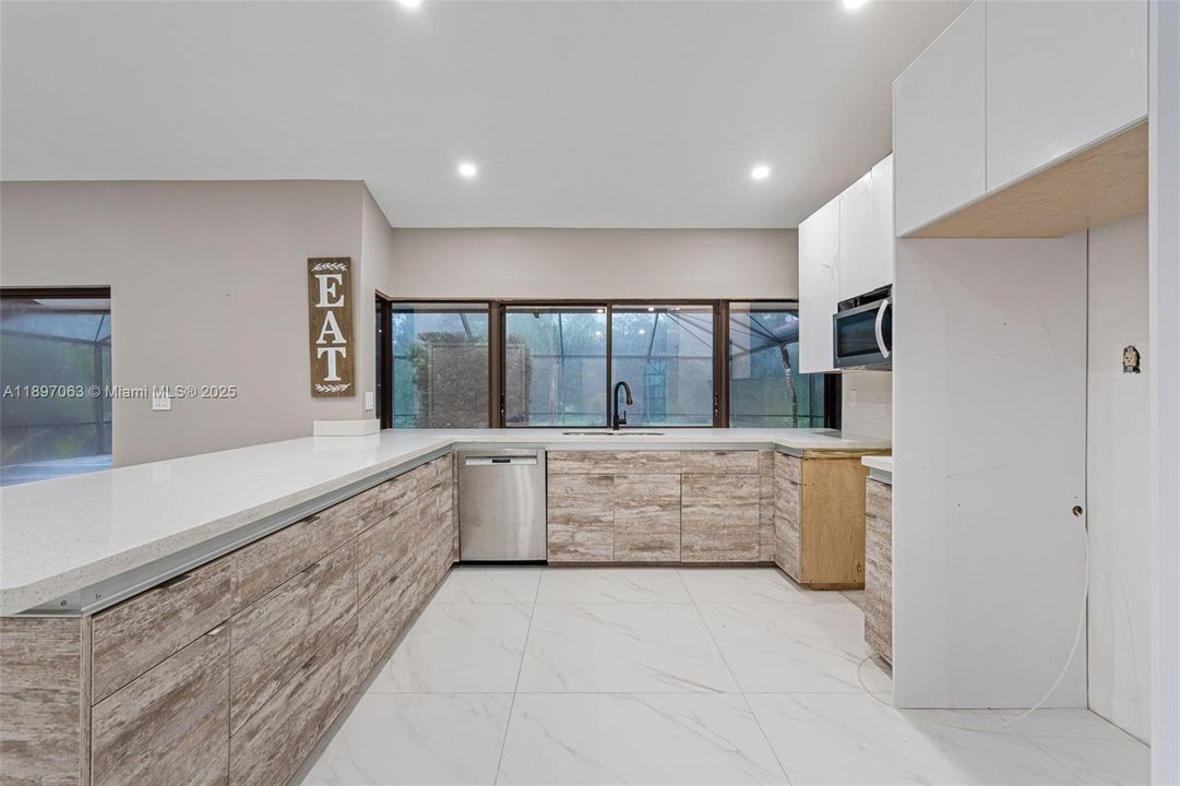 For Sale: $899,900 (3 beds, 3 baths, 1939 Square Feet)