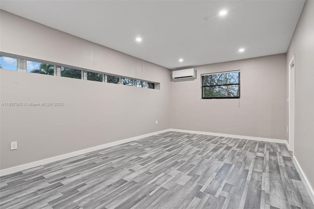 For Sale: $899,900 (3 beds, 3 baths, 1939 Square Feet)