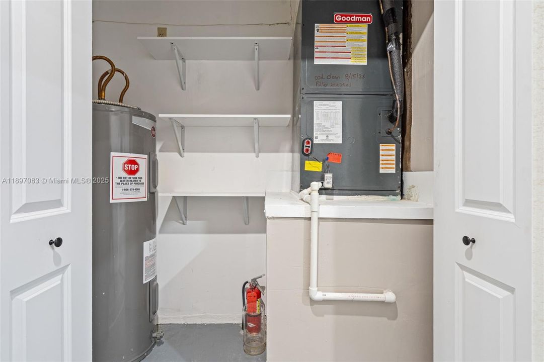 For Sale: $899,900 (3 beds, 3 baths, 1939 Square Feet)