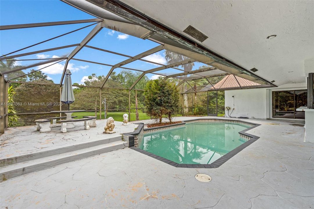 For Sale: $899,900 (3 beds, 3 baths, 1939 Square Feet)