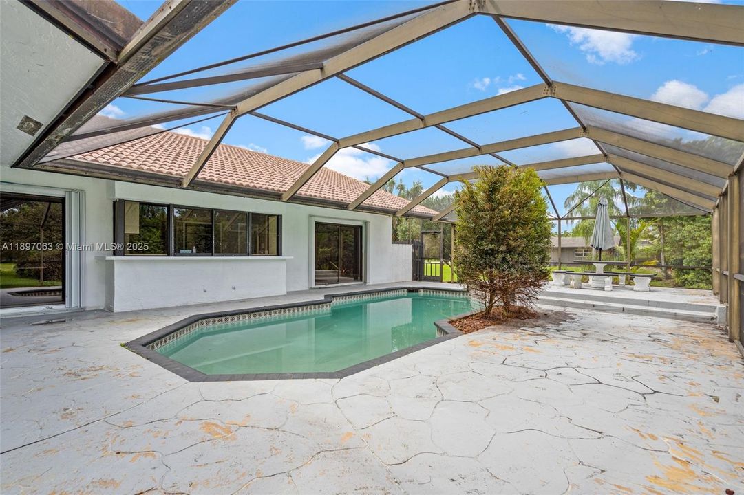 For Sale: $899,900 (3 beds, 3 baths, 1939 Square Feet)