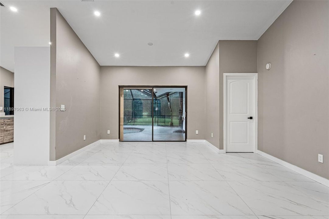 For Sale: $899,900 (3 beds, 3 baths, 1939 Square Feet)