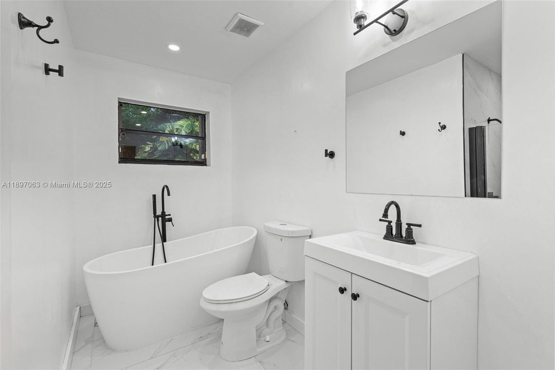 For Sale: $899,900 (3 beds, 3 baths, 1939 Square Feet)