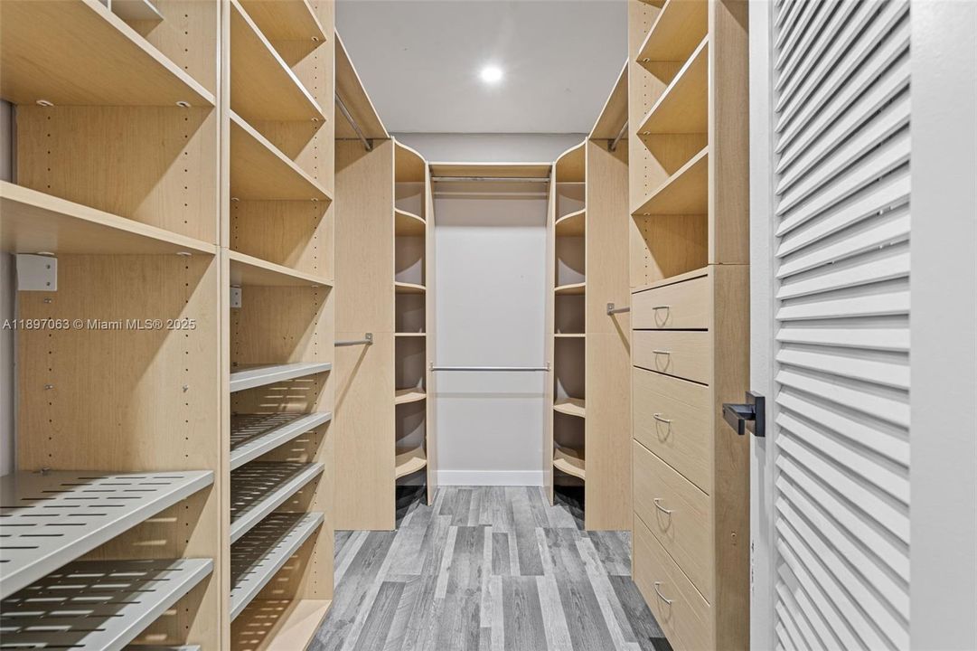 For Sale: $899,900 (3 beds, 3 baths, 1939 Square Feet)