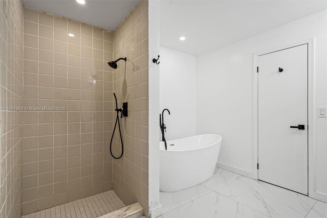 For Sale: $899,900 (3 beds, 3 baths, 1939 Square Feet)