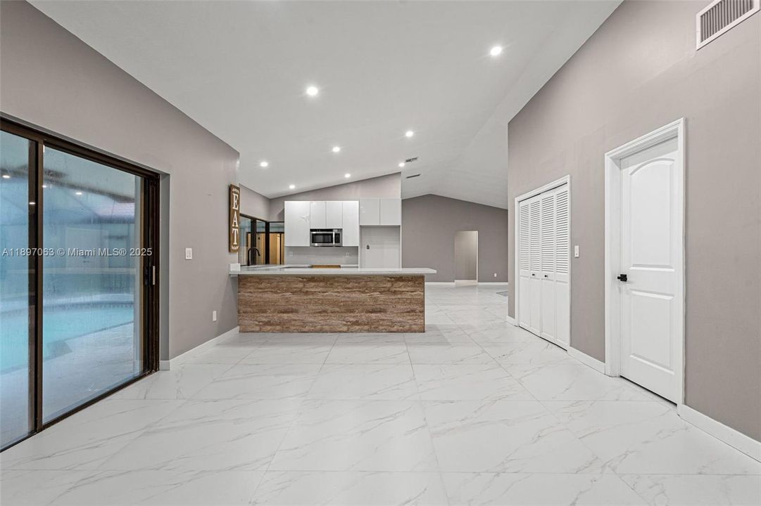 For Sale: $899,900 (3 beds, 3 baths, 1939 Square Feet)