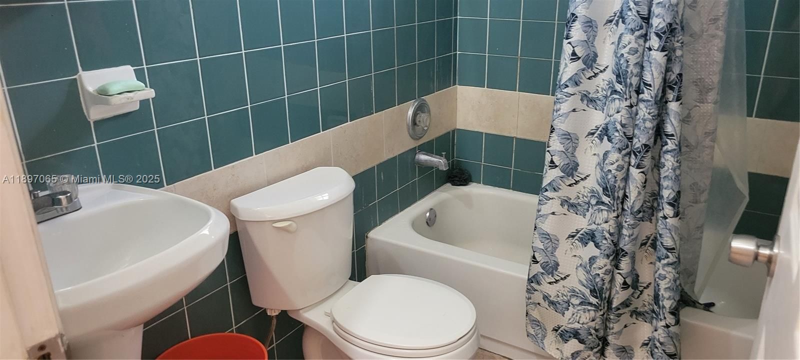 Active With Contract: $449,999 (3 beds, 2 baths, 1200 Square Feet)