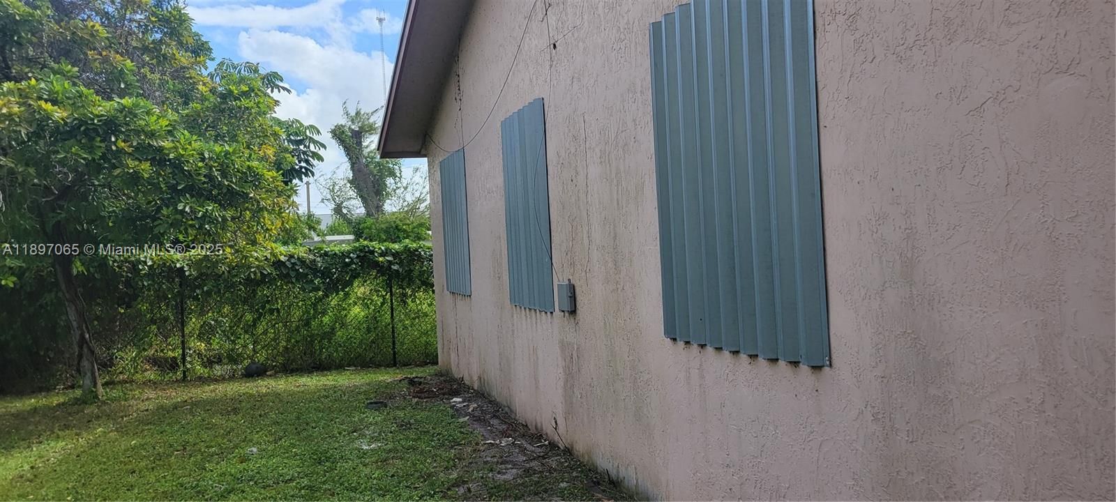 Active With Contract: $449,999 (3 beds, 2 baths, 1200 Square Feet)